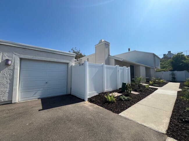Foto del edificio - Upgraded, 2BD/2BA in Park Place: 1 Car Gar...