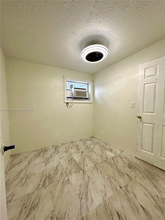 Foto del edificio - 4161 SW 56th Terrace