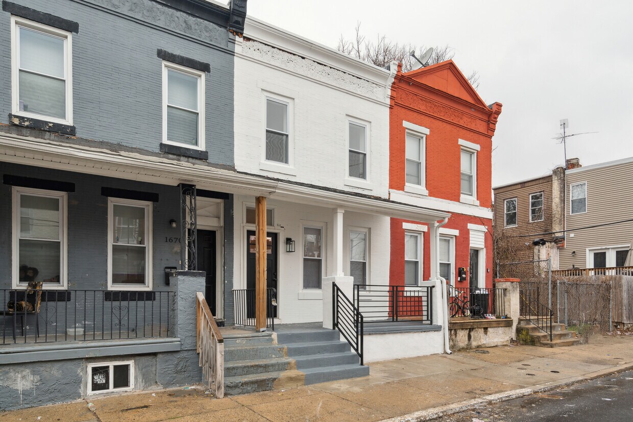 Primary Photo - 1672 N Wilton St