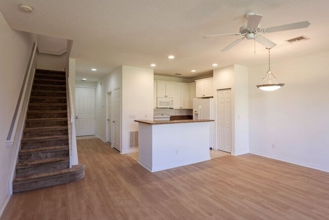 Building Photo - The Enclave at St. Lucie West