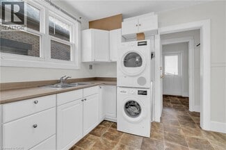 Building Photo - 503 Victoria St N