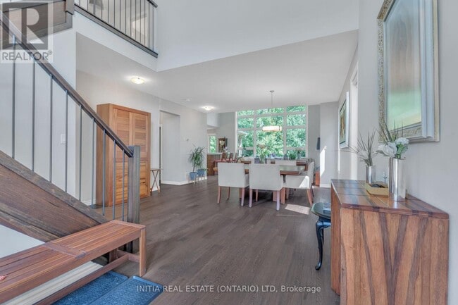 Building Photo - 1303 Dyer Cres
