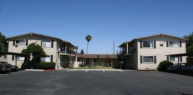 Building Photo - Cambridge Estates