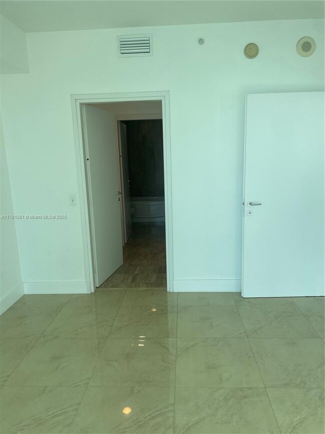Building Photo - 300 S Biscayne Blvd