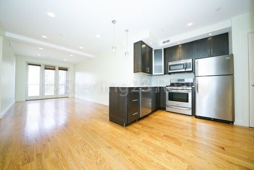 Foto del edificio - 27-40-40 Hoyt Ave S