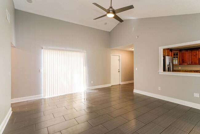 Building Photo - 11841 Hickorynut Dr