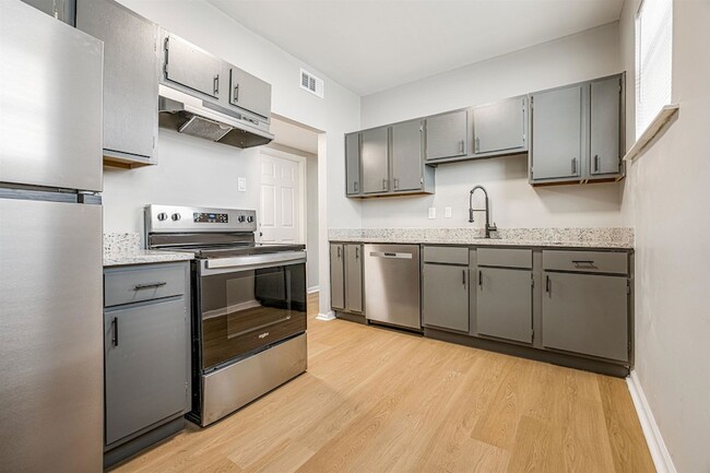 Building Photo - 2395 Forrest Avenue Unit 4