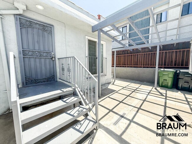 Foto del edificio - 1415 Centinela Ave