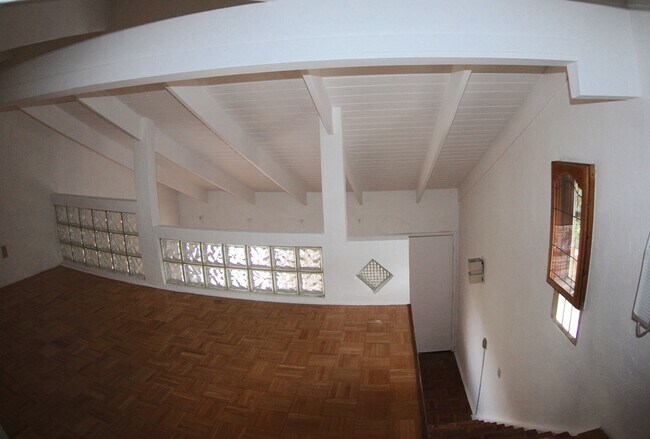 Building Photo - 1219 N Harper Ave