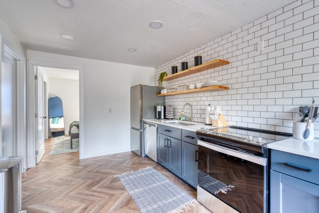 Photo - 5222 SE Holgate Blvd Apartment