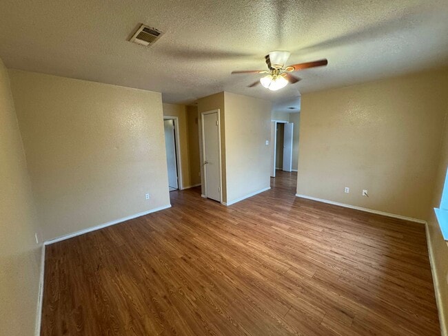 Building Photo - 1603 Cedarhill Dr