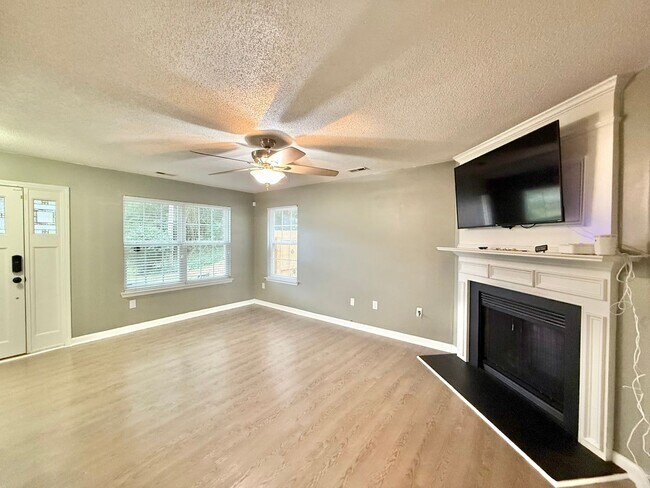 Foto del edificio - Newly Remodeled 4BD, 2.5BA Raleigh Home wi...