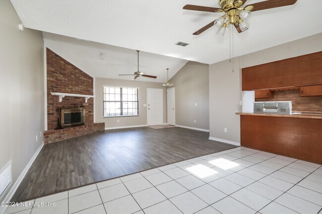 Foto del edificio - 2391 Dumfries Ct E
