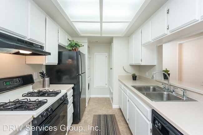 Building Photo - 2019 Lakeridge Cir