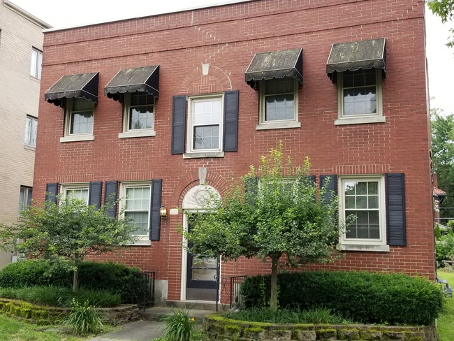 Building Photo - 2124 Village Dr