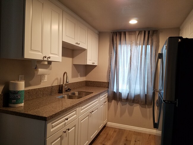 kitchen - 1181 Persimmon Ave