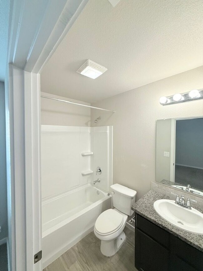 Foto del edificio - Townhouse in Upland Heights!