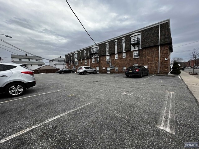 Foto del edificio - 381 Garibaldi Ave