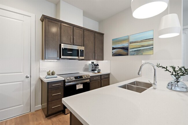 Foto del edificio - 5910 Haring Ln