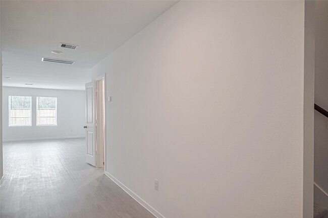 Foto del edificio - 3121 Courtney Flower Dr