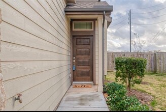 Building Photo - 8700 Laurel Crest Dr