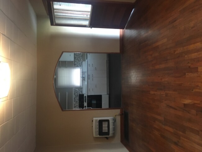 Foto del edificio - 949 1/2 E Maple St