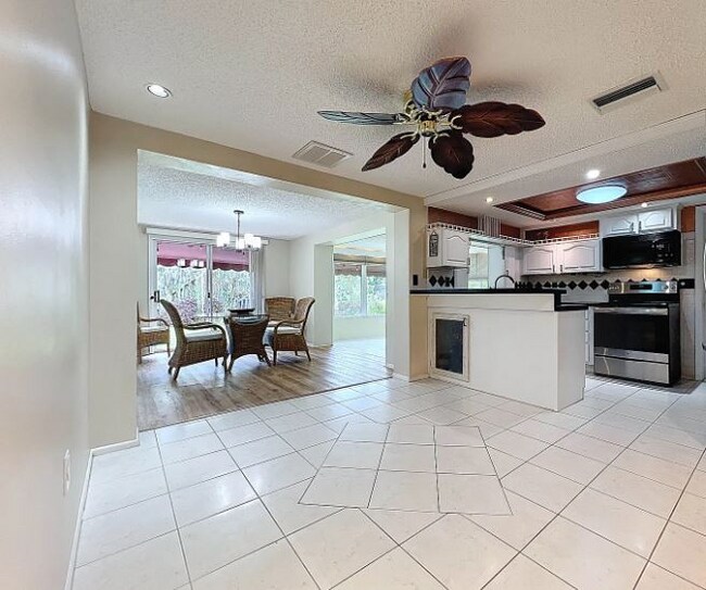 Building Photo - 12504 Stagecoach Ln