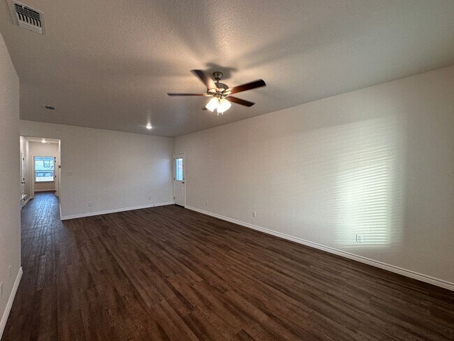 Building Photo - 1113 B Carslberg Dr