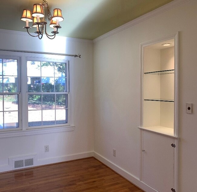 Foto del edificio - Charming three-bedroom in Irving Park area