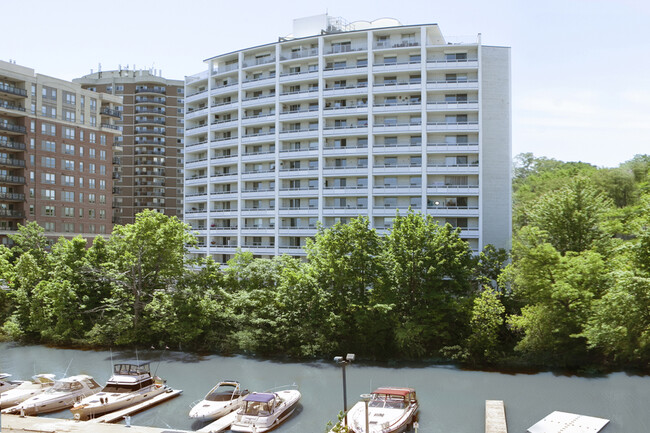 Photo du bâtiment - Harbourview Apartments