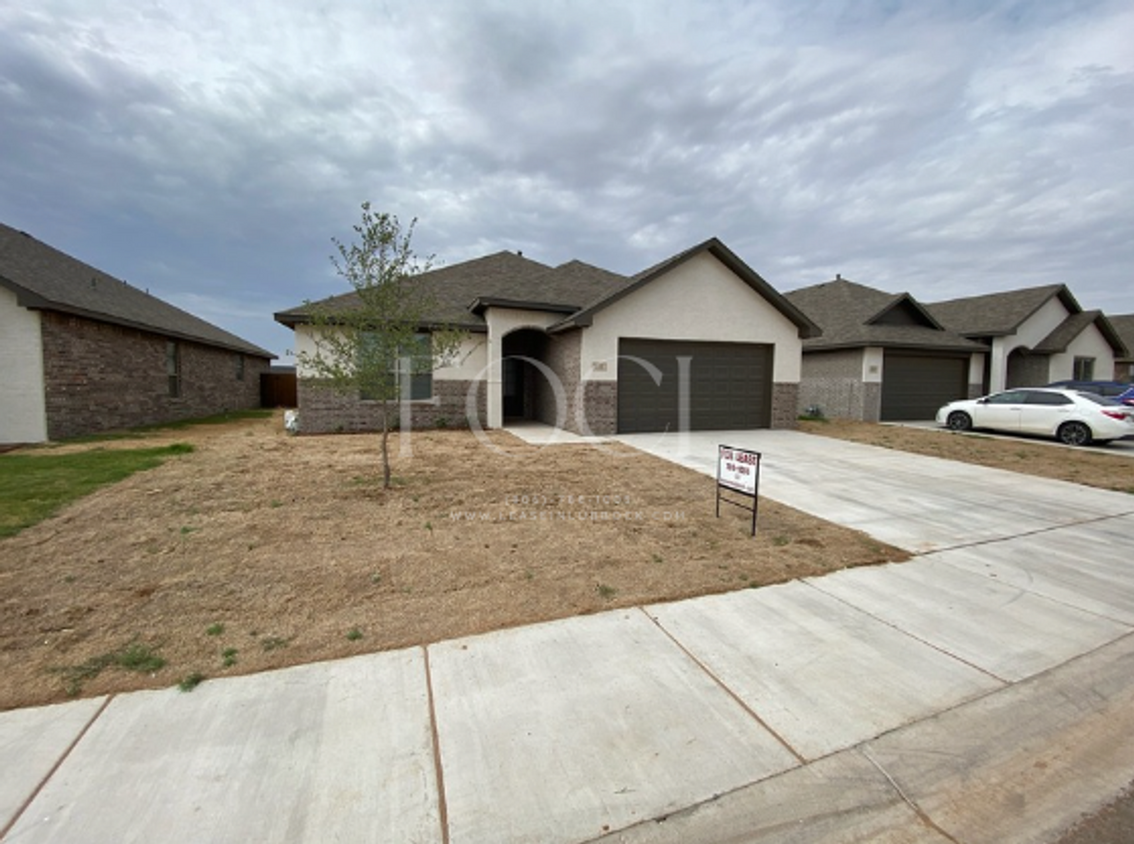 Primary Photo - 4 bedroom, 2 bath, 2 car garage