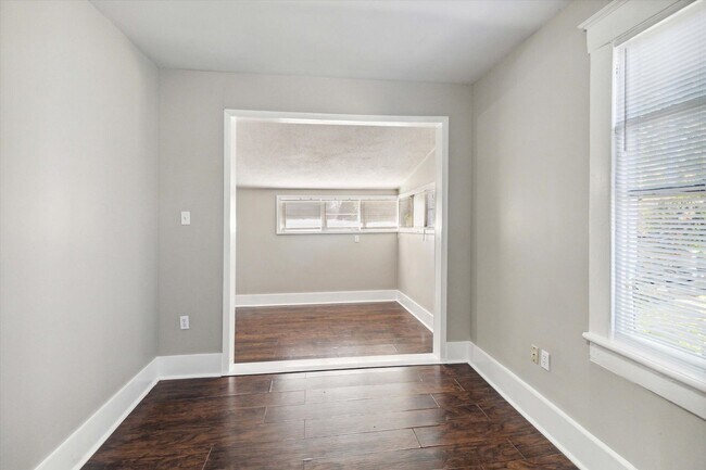 Foto del edificio - 1301 E 32nd St