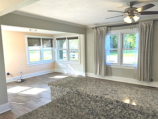 Foto del edificio - ***HURRY!!! Updated Cape Cod HOUSE w/ Yard/Near Military Base!