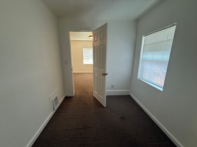Foto del edificio - Now renting 1 bedroom cute home , to view ...