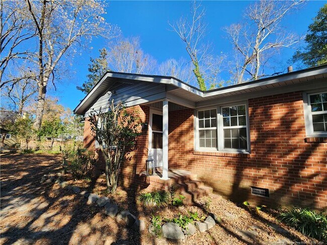 Building Photo - 1108 Norwood St