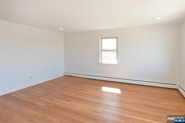 Building Photo - 36 Scudder St