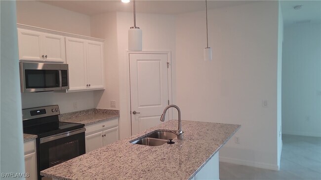 Building Photo - 3389 Menores Wy