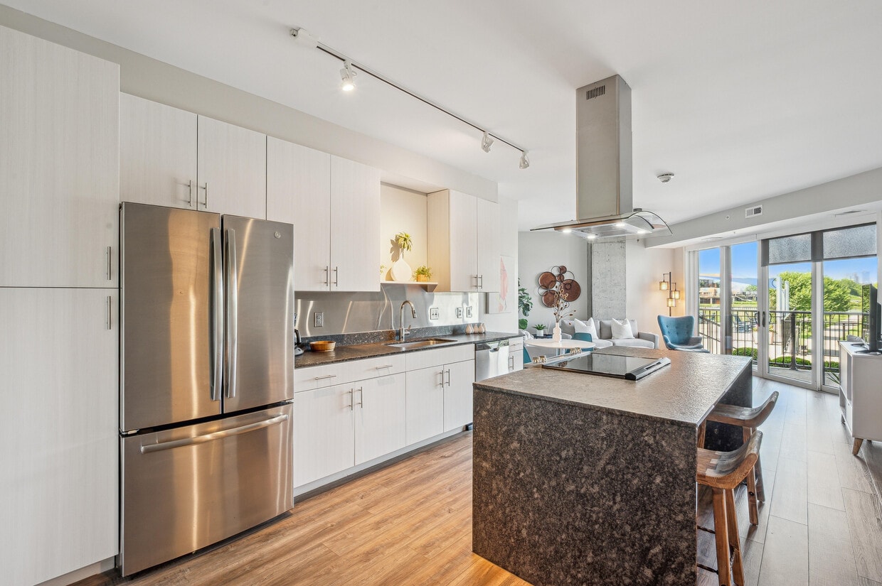 Foto principal - Waterside at River Park Apartments