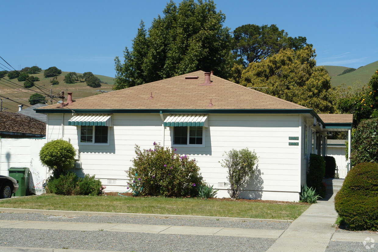 Building Photo - 37770 3rd St