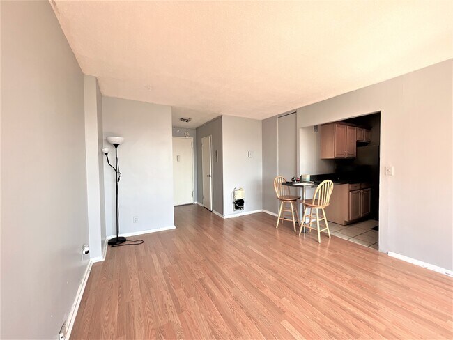Building Photo - 201 Saint Pauls Ave