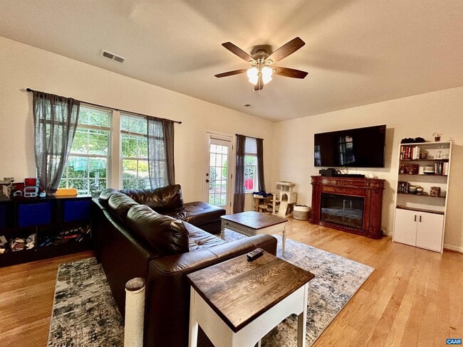 Building Photo - 76 Villa Circle