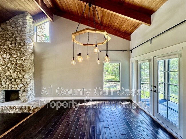 Building Photo - 233 Snyder Dr
