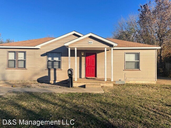Building Photo - 4 br, 1 bath House - 4217 SE 43rd