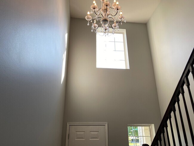 Building Photo - 2906 Peachtree Cir