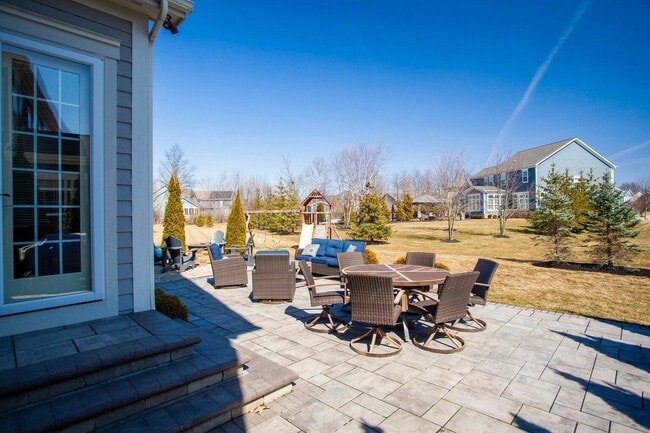 Building Photo - 10652 Arrowwood Dr