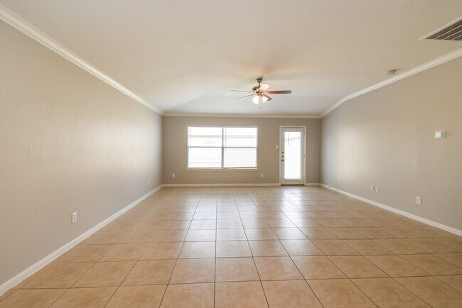 Foto del edificio - 8322 Wainwright Way