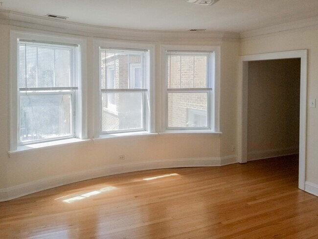 Building Photo - 4911 N Hermitage Ave