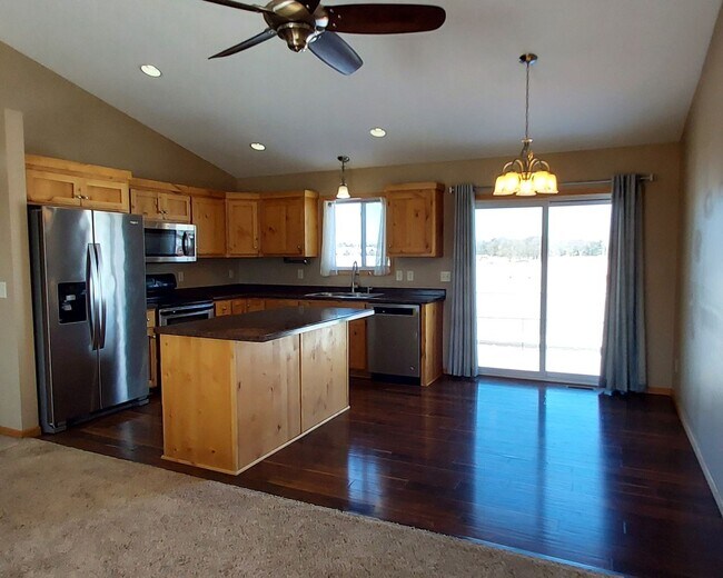Building Photo - 1283 Blue Jay Pl