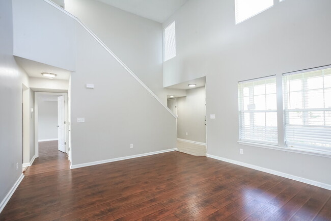 Foto del edificio - 3329 Gainesville Ct