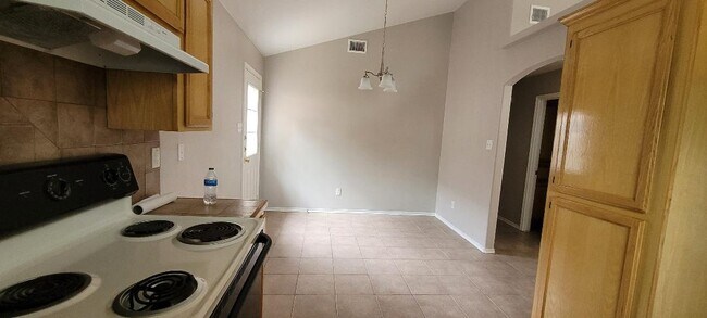 Building Photo - 624 DFW Dr